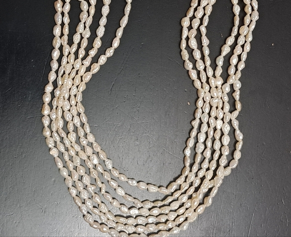 Elegant Vintage Freshwater Rice Pearl Necklace and Bracelet Set - Picture 4 of 5